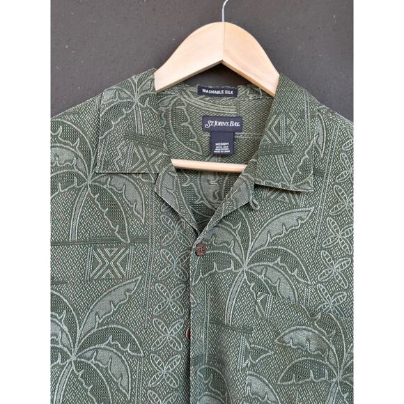 St. John’s Bay 100% Silk Shirt Men’s Medium Button Up Green Embossed Hawaiian - Picture 2 of 9